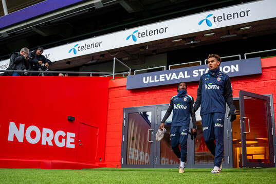 Warren Kamanzi and Antonio Nusa of the Norwegian national