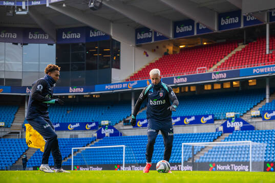 Antonio Nusa and Aron Dønnum of the Norwegian national