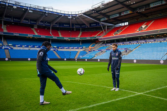 Warren Kamanzi and Antonio Nusa of the Norwegian national
