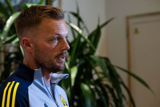 Assistant coach Sebastian Larsson of the Swedish men's