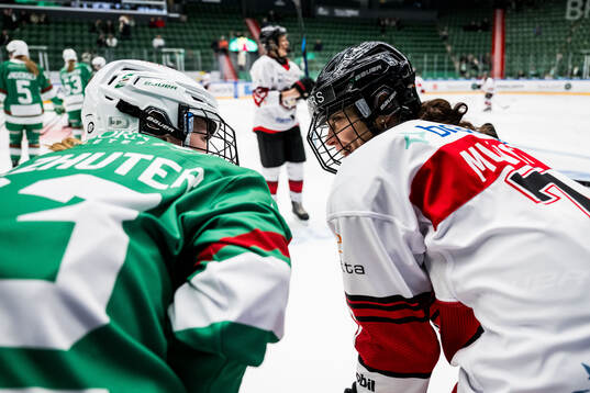 Rögles Megan Christine Holzhuter och Malmö Redhawks Vera