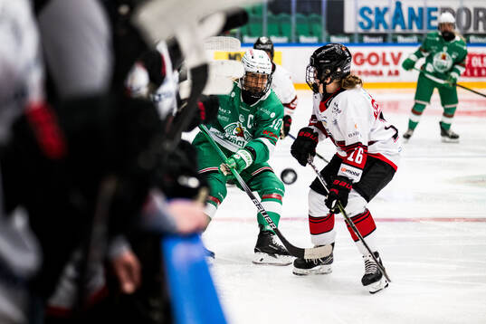 Rögles Wilma Hjelm och Malmö Redhawks Frida Kielstrup