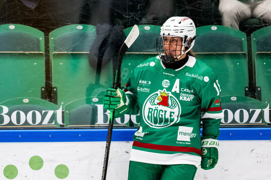 Rögles Josefine Biseth Engmann jublar