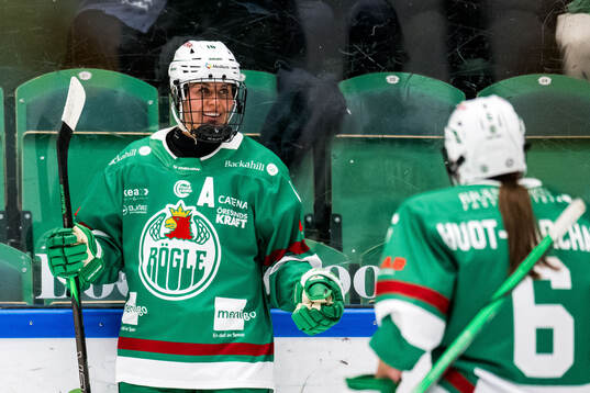Rögles Josefine Biseth Engmann jublar