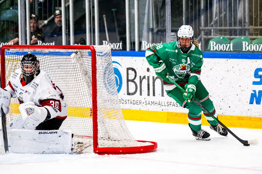 Malmö Redhawks målvakt Aya Juhl Petersen och Rögles