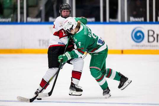 Malmö Redhawks Nele Bachman och Rögles Amelie Elisson
