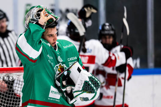 Rögles målvakt Alba Gonzalo deppar