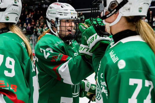 Rögles Emily Gustafson jublar