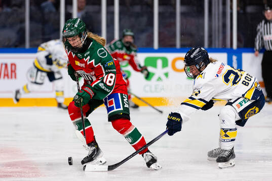 Frölundas Elisa Holopainen och HV71s Kennedy Bobyck