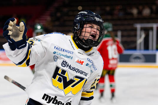 HV71s Kennedy Bobyck jublar
