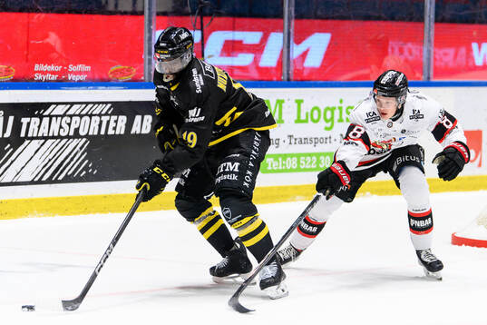 AIKs Daniel Muzito Bagenda och Nybro Vikings Albin Udd