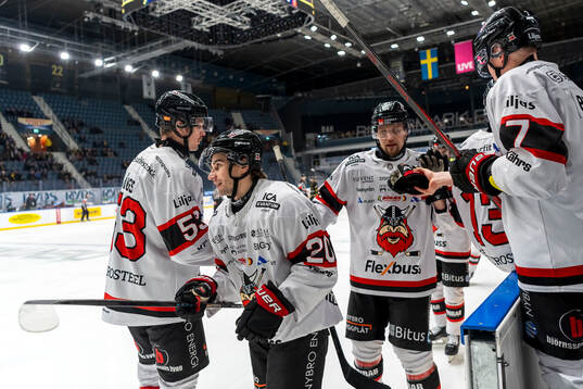Nybro Vikings Juho Liuksiala jublar
