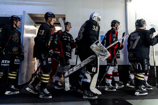 AIKs och Nybro Vikings spelare