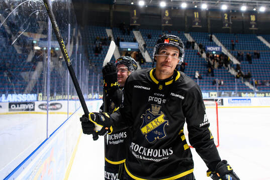 AIKs Oscar Nord jublar