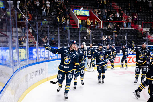 Södertäljes Nolan Stevens jublar