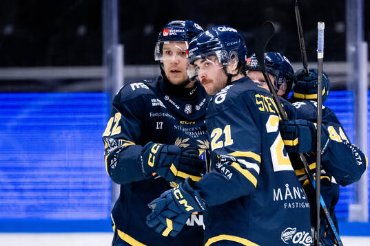 Södertäljes Nolan Stevens jublar