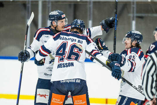 KRIF s Casper Åkesson jublar