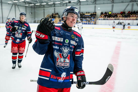 Åsedas Alwin Stålgren jublar