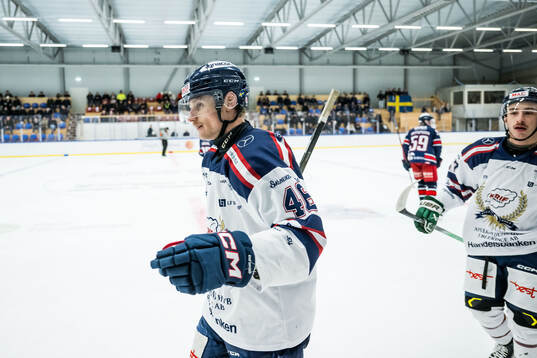 KRIF s Casper Åkesson jublar