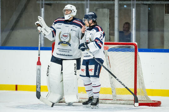 KRIF s målvakt Martin von Schoultz och Viktor Fridolfsson