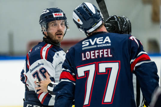 KRIF s Andreas Nordfeldt och Åsedas Ludwig Loeffel bråkar