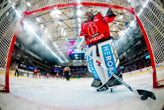 Örebros målvakt Jhonas Enroth deppar