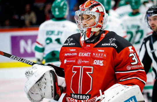 Örebros målvakt Jonas Arntzen deppar vid 4-5