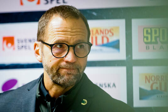 Rögles tränare Roger Hansson på presskonferensen