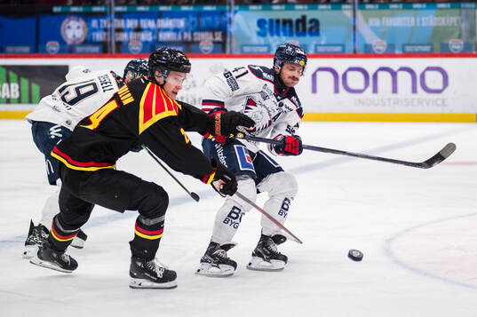 Brynäs Linus Lindblom och Linköpings Christoffer Ehn