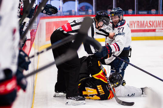 Brynäs Greg Scott och Linköpings William Worge Kreu