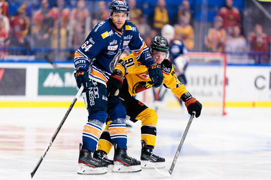 Växjös Eric Martinsson ochLuleås Brian O'neil