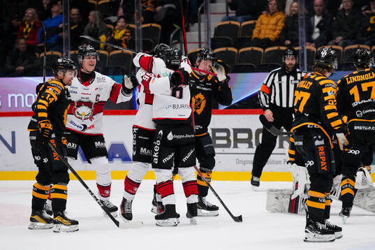Malmö Redhawks Carl Persson och Johan Olofsson jublar