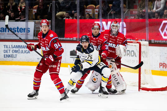 HV71s Radan Lenc och Timrås Kristian Näkyvä
