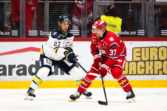 HV71s Jonathan Ang och Timrås Kristian Näkyvä