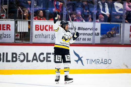 HV71s Andre Petersson jublar