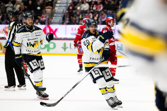 HV71s Andre Petersson jublar