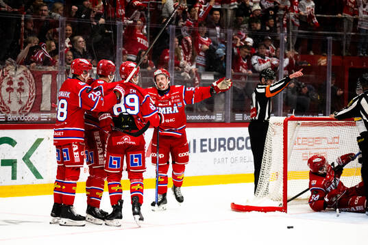 Timrås Jonathan Dahlén jublar