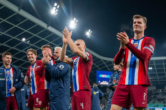 Alexander Sørloth and players of Norway celebrate