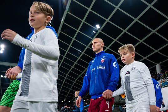 Leo Østigård of Norway enters the pitch