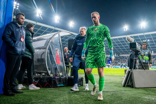 Goalkeeper coach Frode Grodås and goalkeeper Egil Selvik
