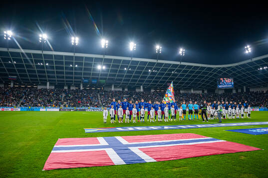 Players of Norway line up