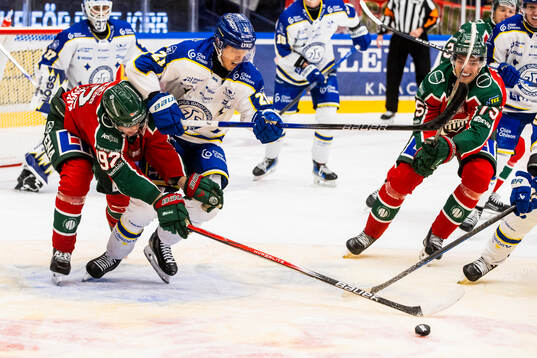 Frölundas Filip Cederqvist och Leksands Joonas Lyytinen