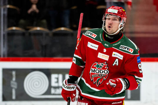 Modos Jesper Olofsson jublar