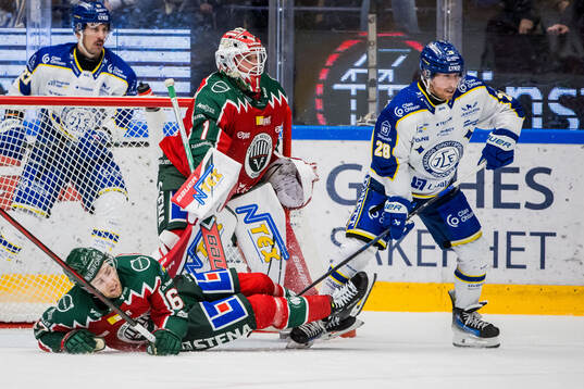 Frölundas Wiktor Nilsson och målvakt Lars Johansson och