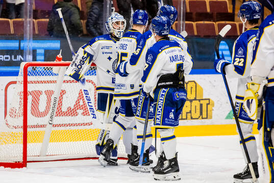 Leksands målvakt Jakob Hellsten jublar