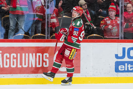 Modos Jesper Olofsson jublar