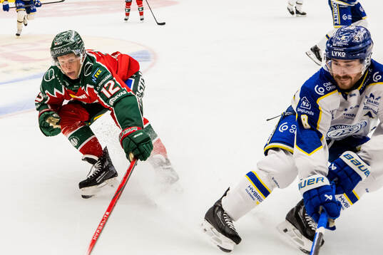 Frölundas Max Friberg och Leksands Matt Caito