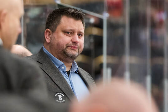 Modos tränare Mattias Karlin