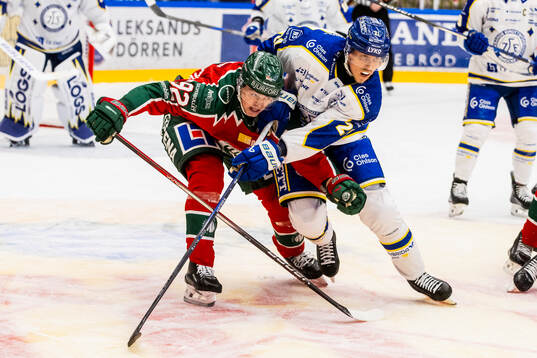 Frölundas Filip Cederqvist och Leksands Joonas Lyytinen