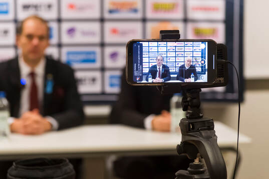 Färjestads tränare Thomas Mitell och Modos assisterande
